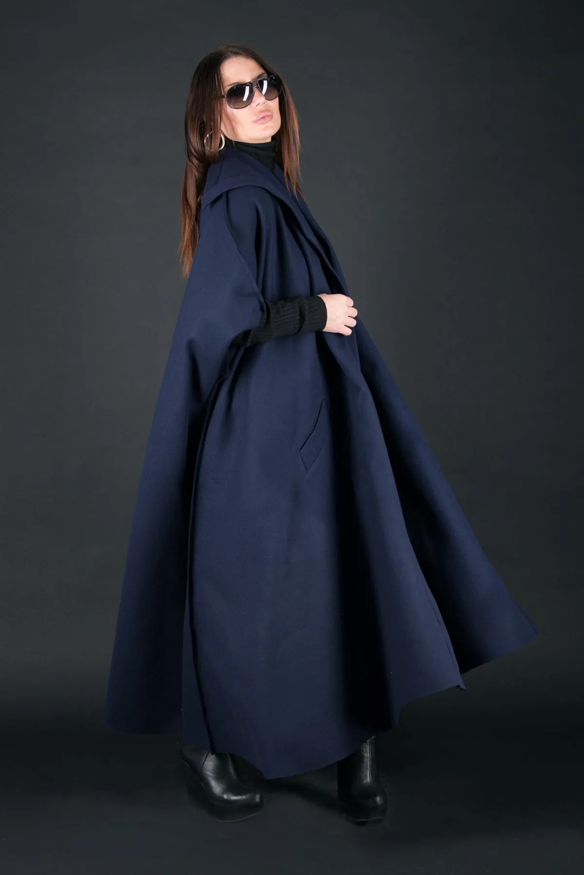 CARLY Sleeveless Cape